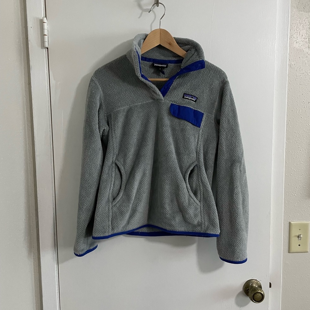 Patagonia Light Gray Fleece Pullover with Blue Trim